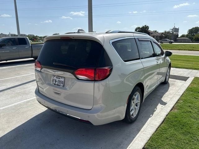 2017 Chrysler Pacifica Touring L Plus