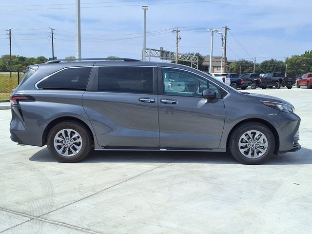 2025 Toyota Sienna XLE