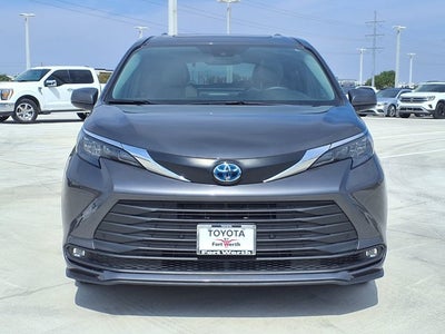 2025 Toyota Sienna XLE