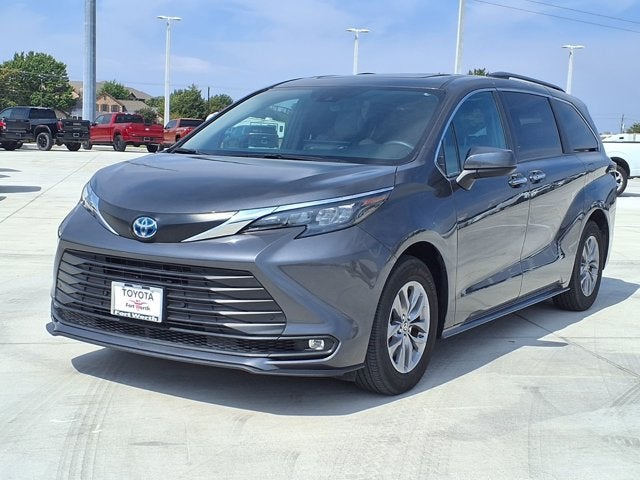 2025 Toyota Sienna XLE