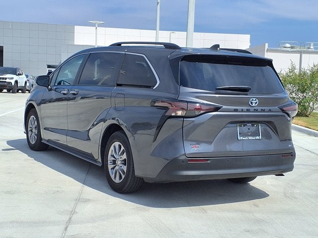 2025 Toyota Sienna XLE