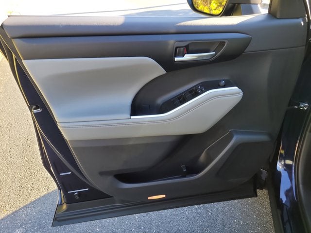 2025 Toyota HIGHLANDER XLE