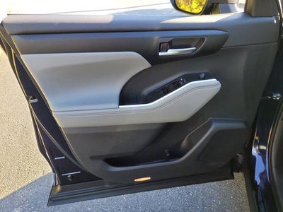 2025 Toyota HIGHLANDER XLE