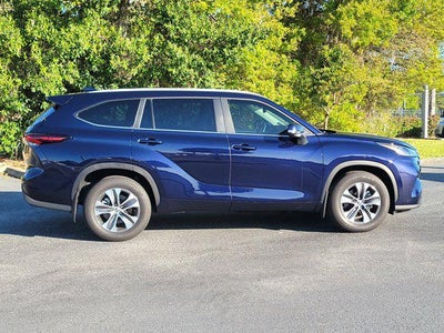 2025 Toyota HIGHLANDER XLE