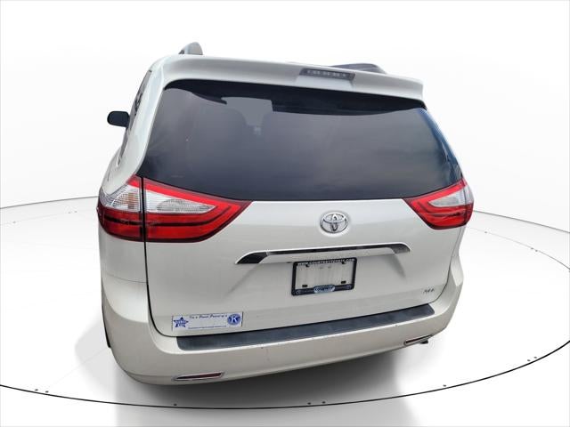 2016 Toyota Sienna XLE