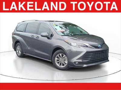 2025 Toyota Sienna XLE