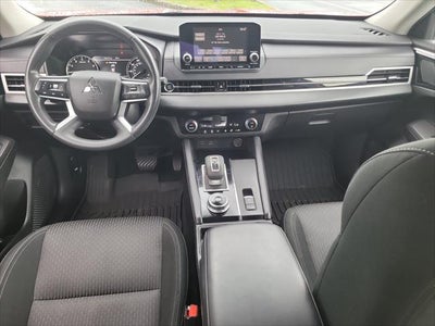 2024 Mitsubishi Outlander ES