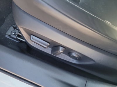 2025 Toyota PRIUS XLE