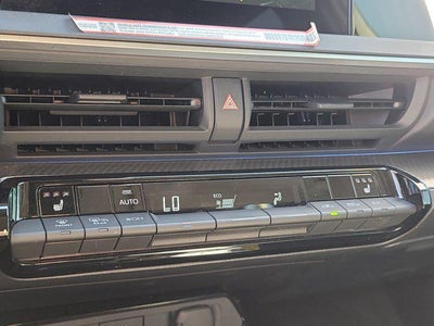 2025 Toyota PRIUS XLE