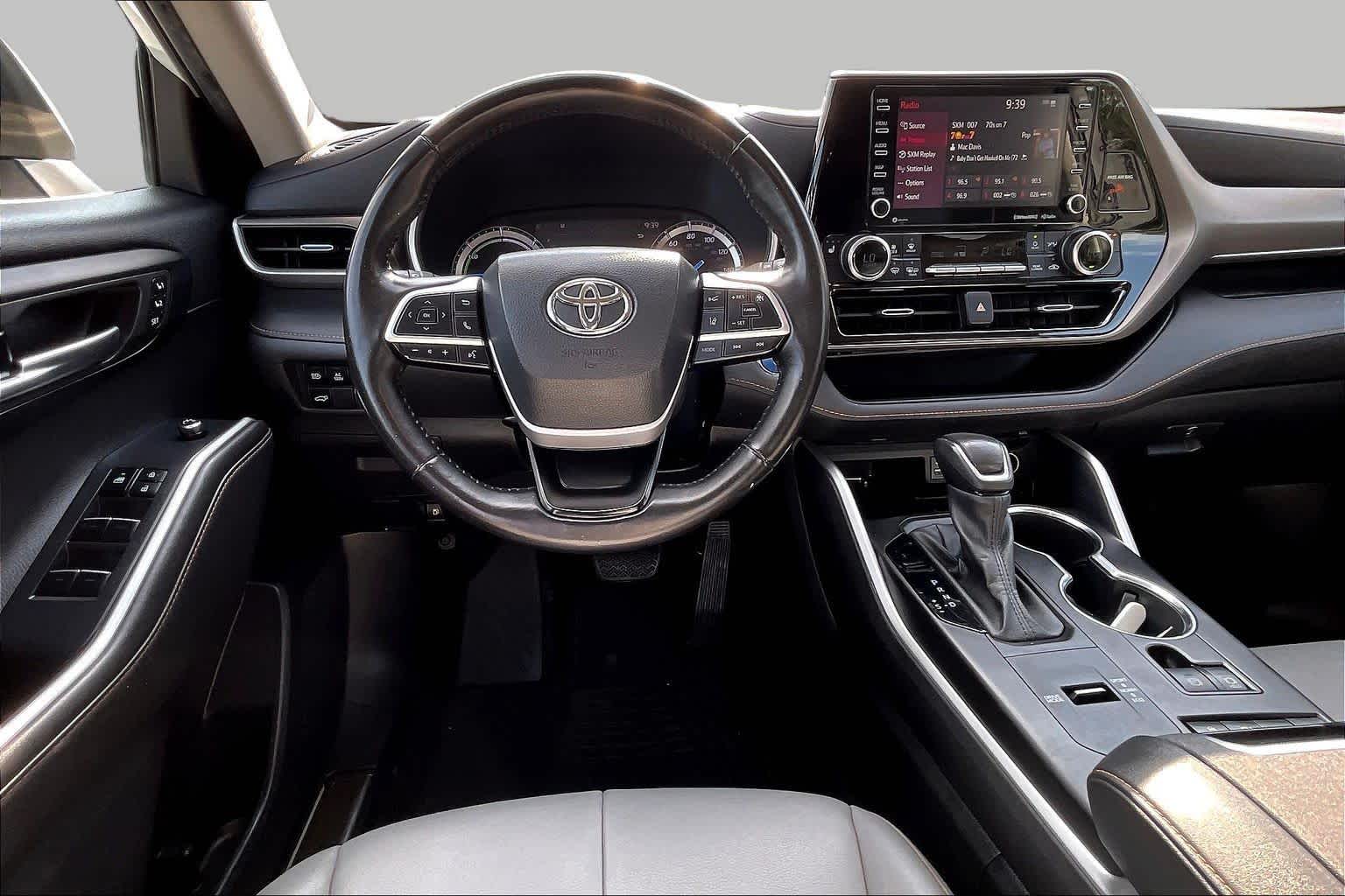 2022 Toyota Highlander Hybrid Bronze Edition