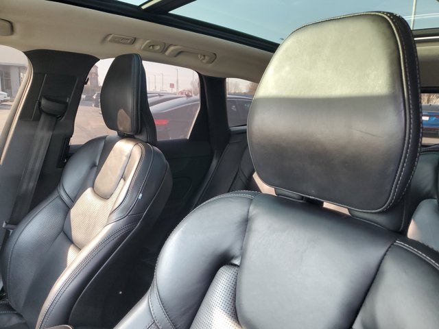 2023 Volvo XC60 Ultimate Bright Theme