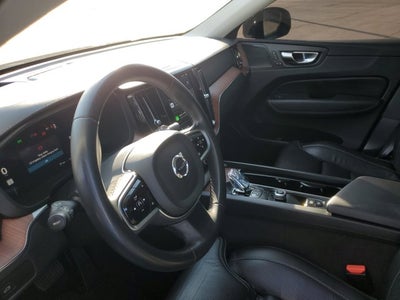 2023 Volvo XC60 Ultimate Bright Theme