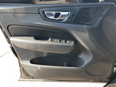 2023 Volvo XC60 Ultimate Bright Theme