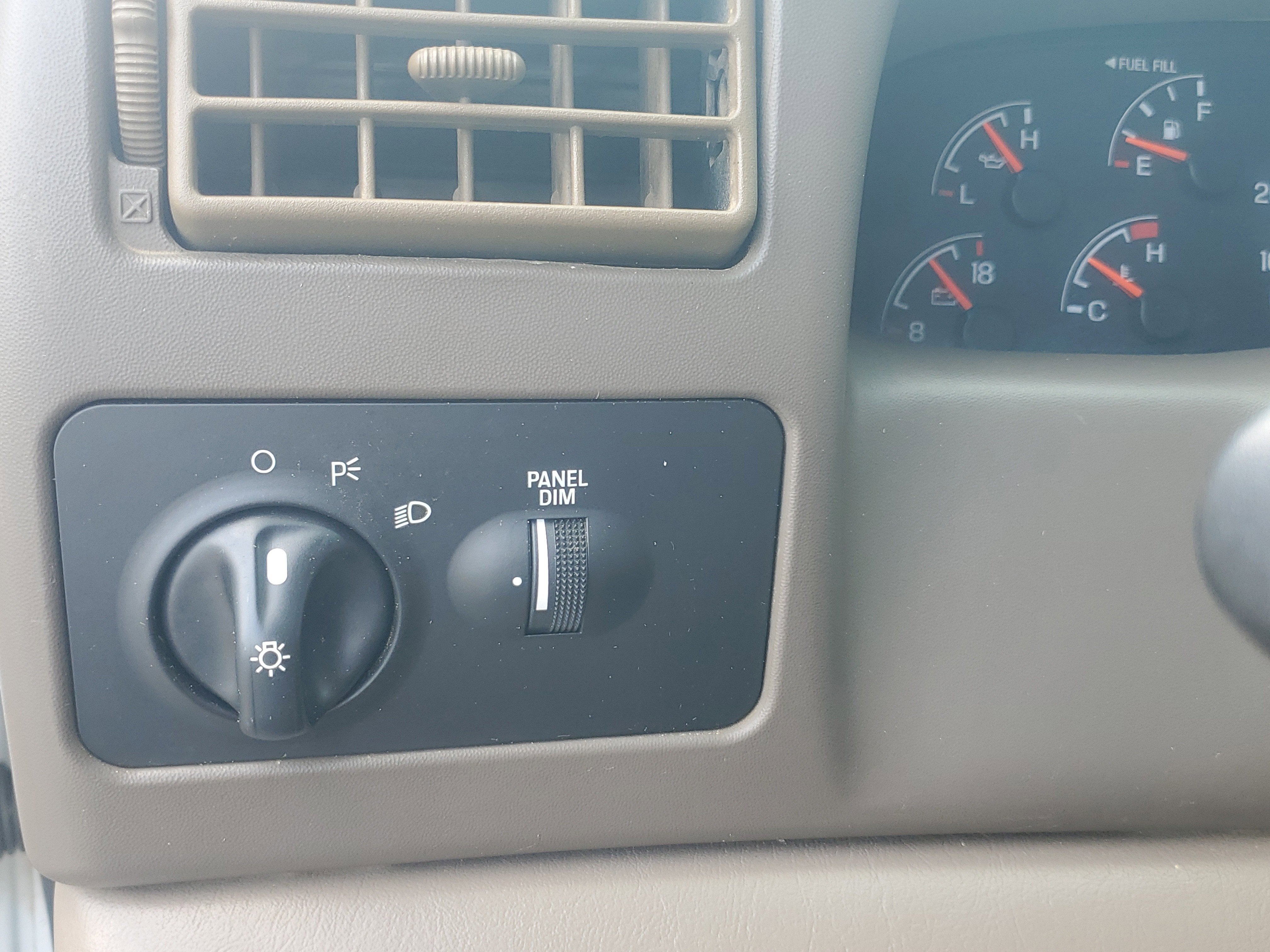 2000 Ford Super Duty F-350 SRW XL