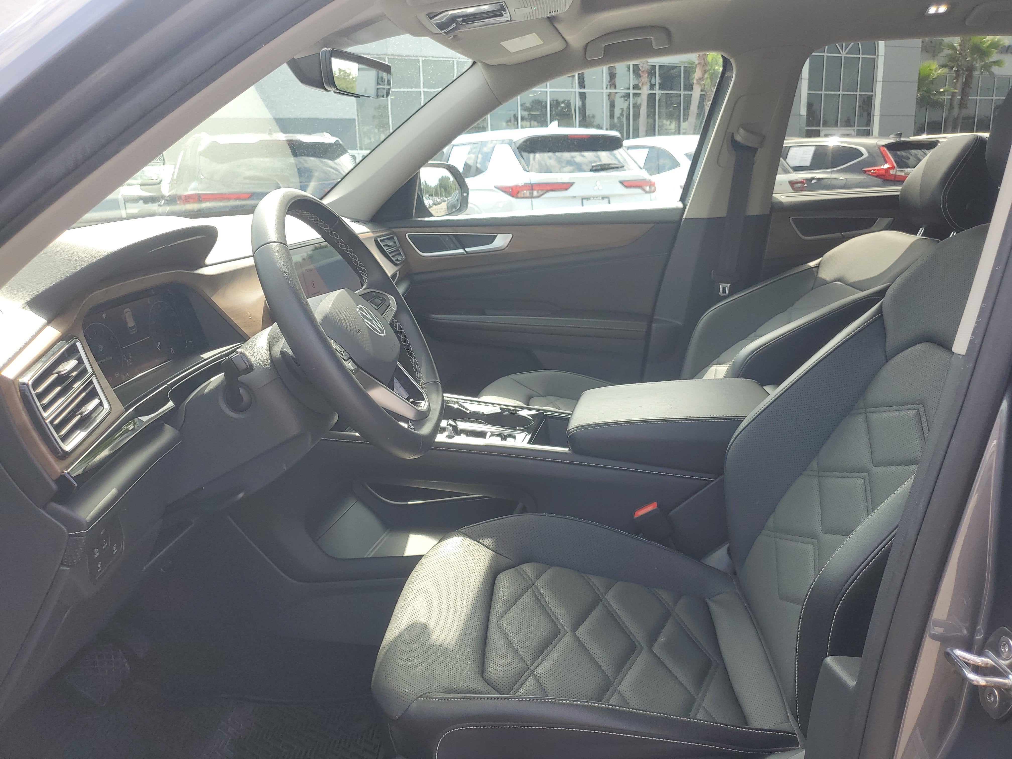 2024 Volkswagen Atlas 2.0T SE w/Technology