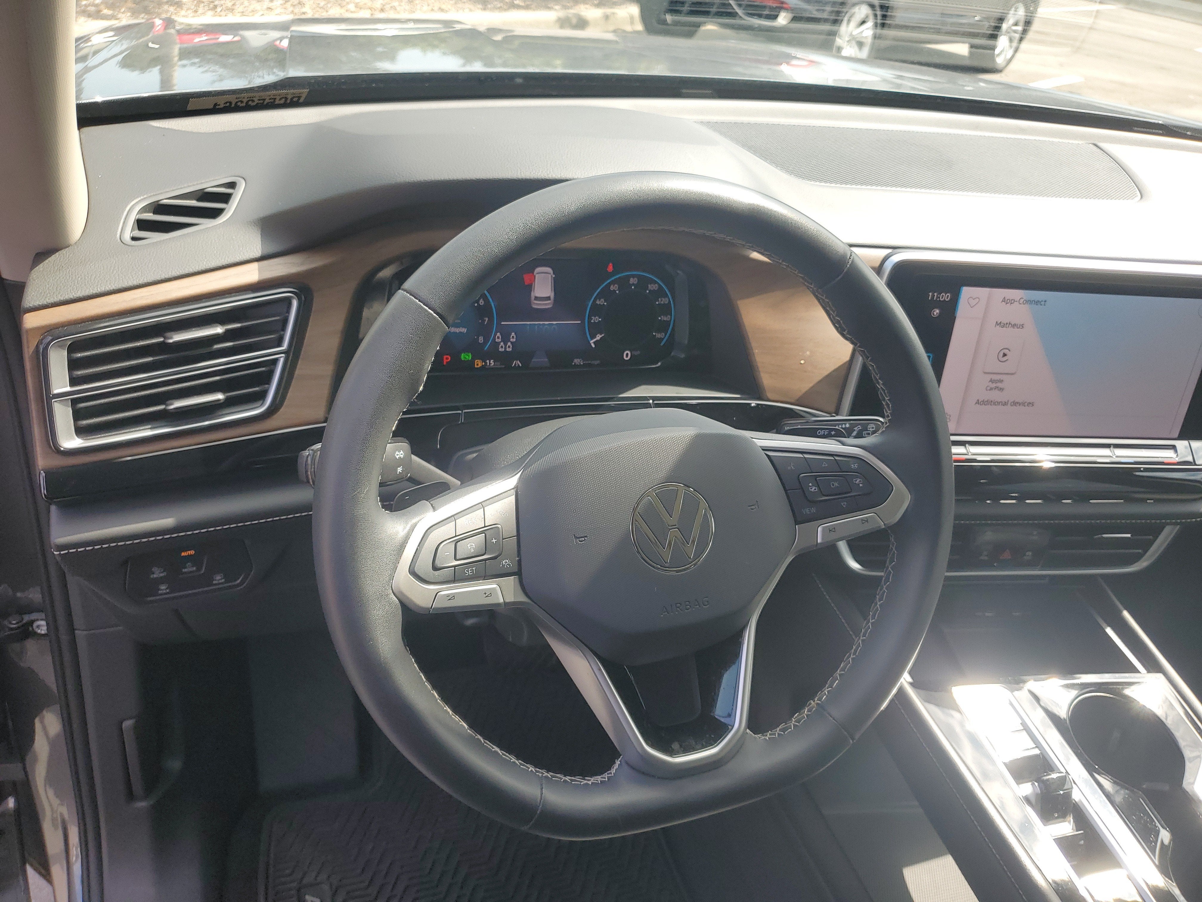 2024 Volkswagen Atlas 2.0T SE w/Technology
