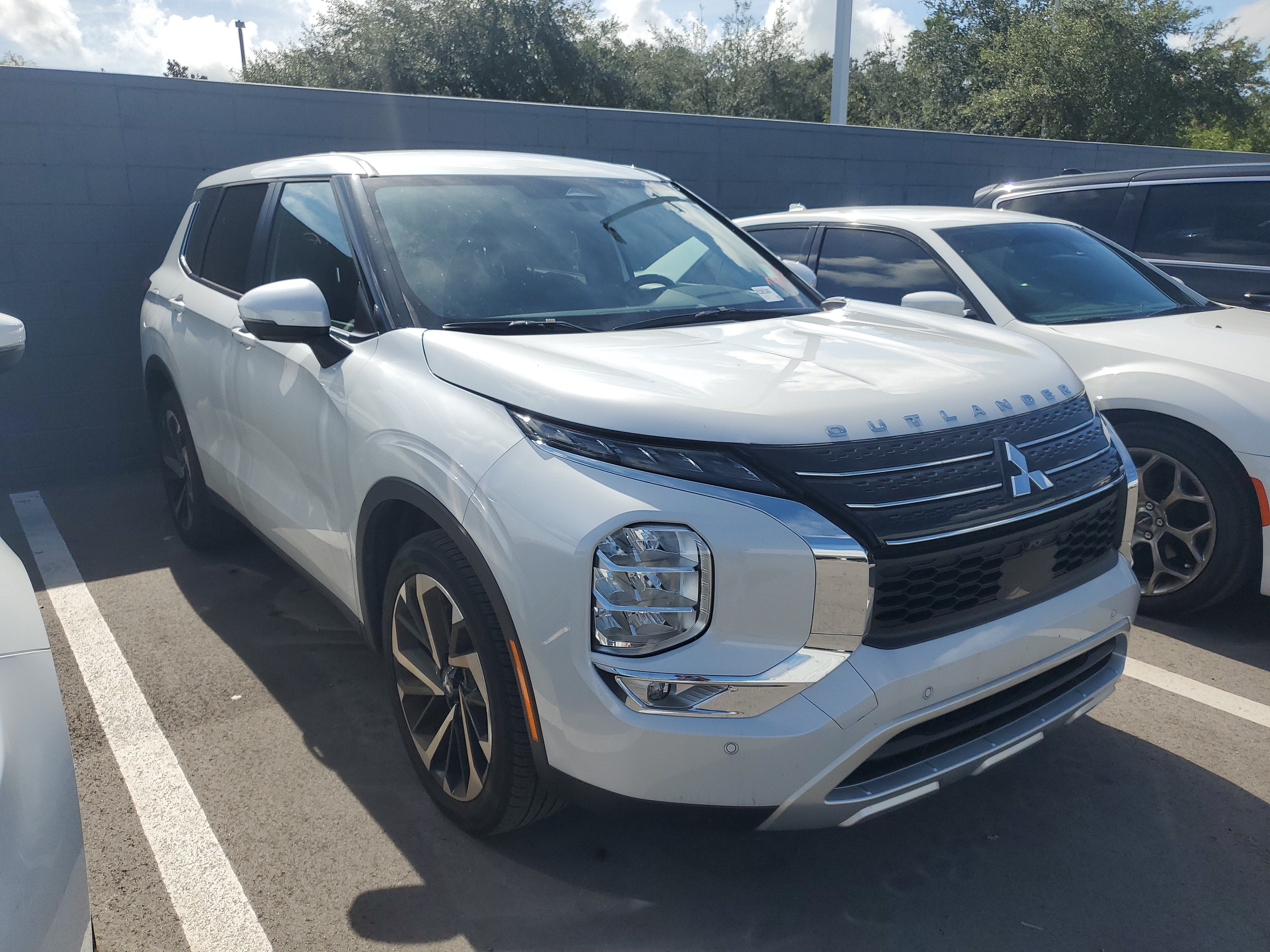 2024 Mitsubishi Outlander SE