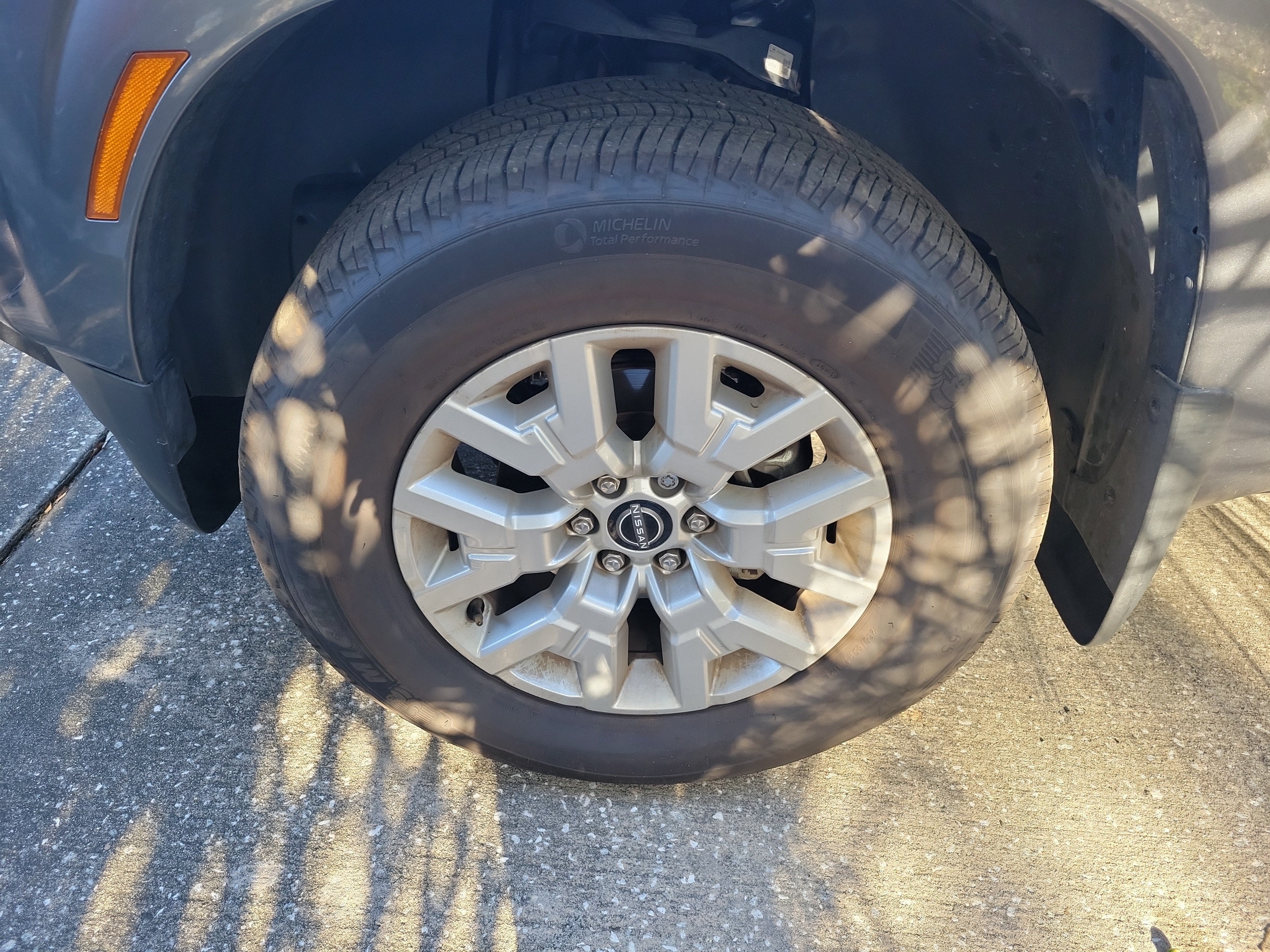 2024 Nissan Frontier SV