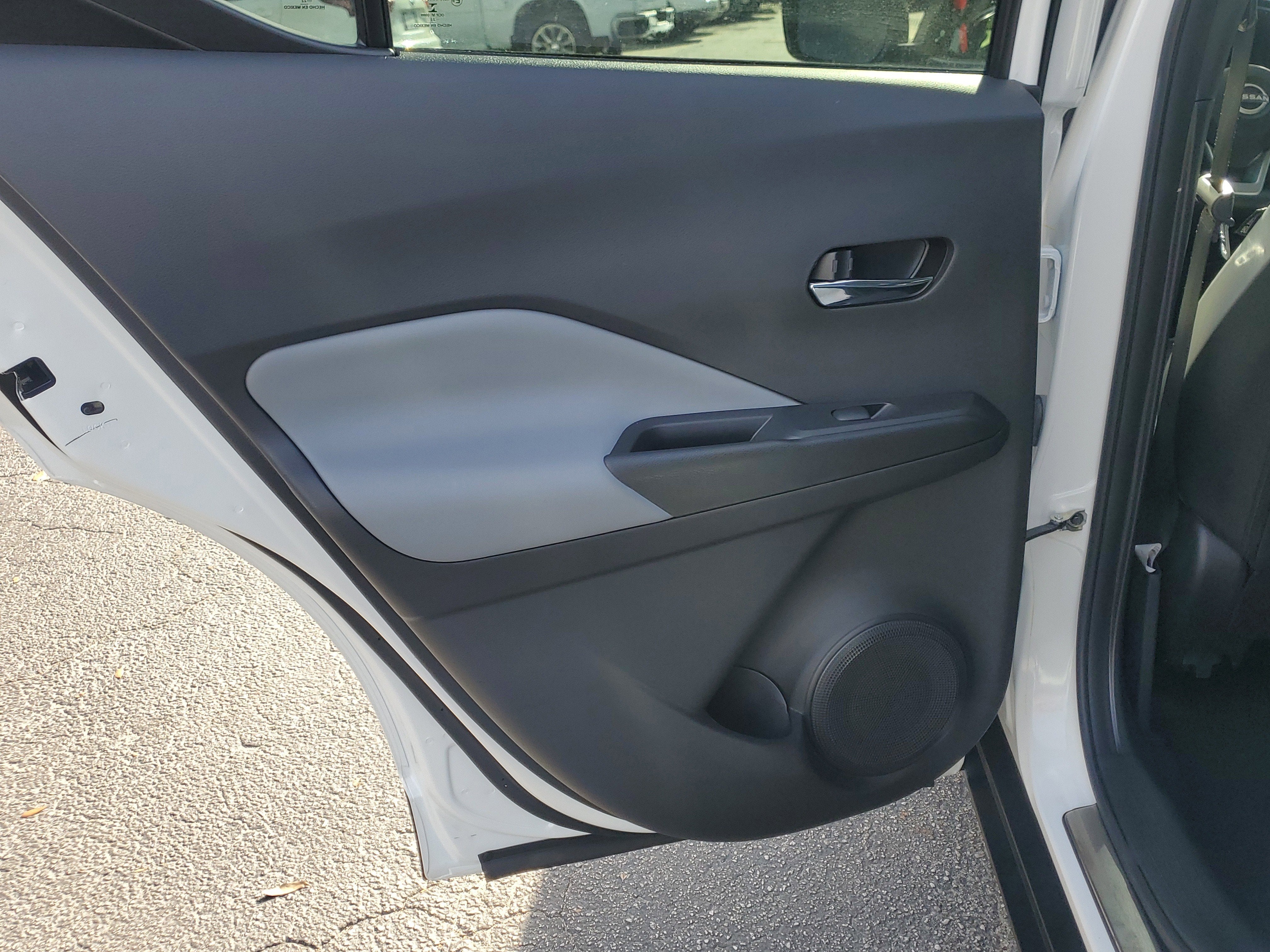 2022 Nissan Kicks SR