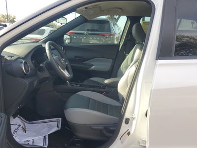 2022 Nissan Kicks SR