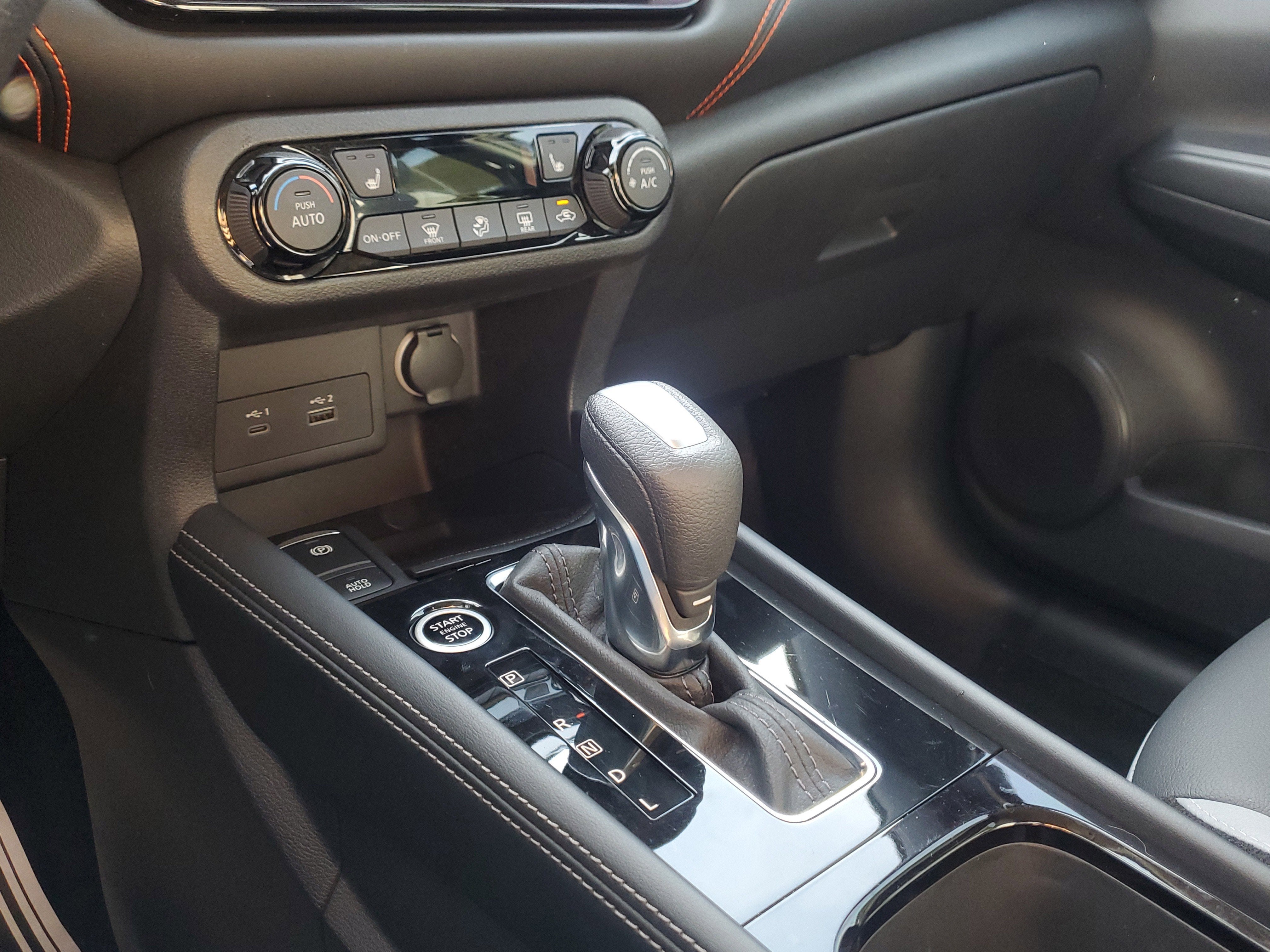 2022 Nissan Kicks SR