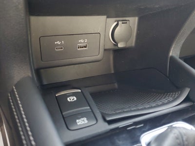 2022 Nissan Kicks SR