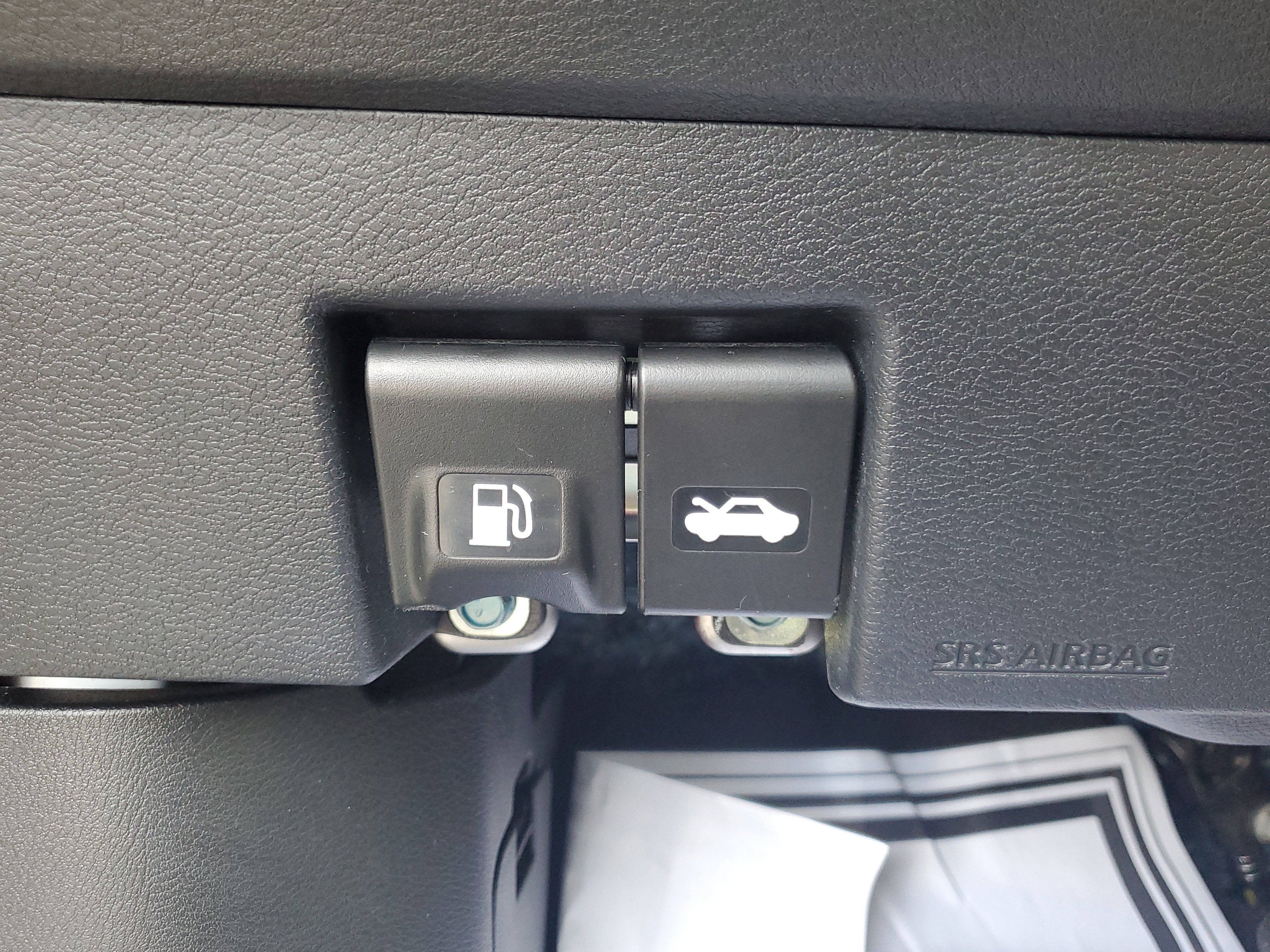 2022 Nissan Kicks SR