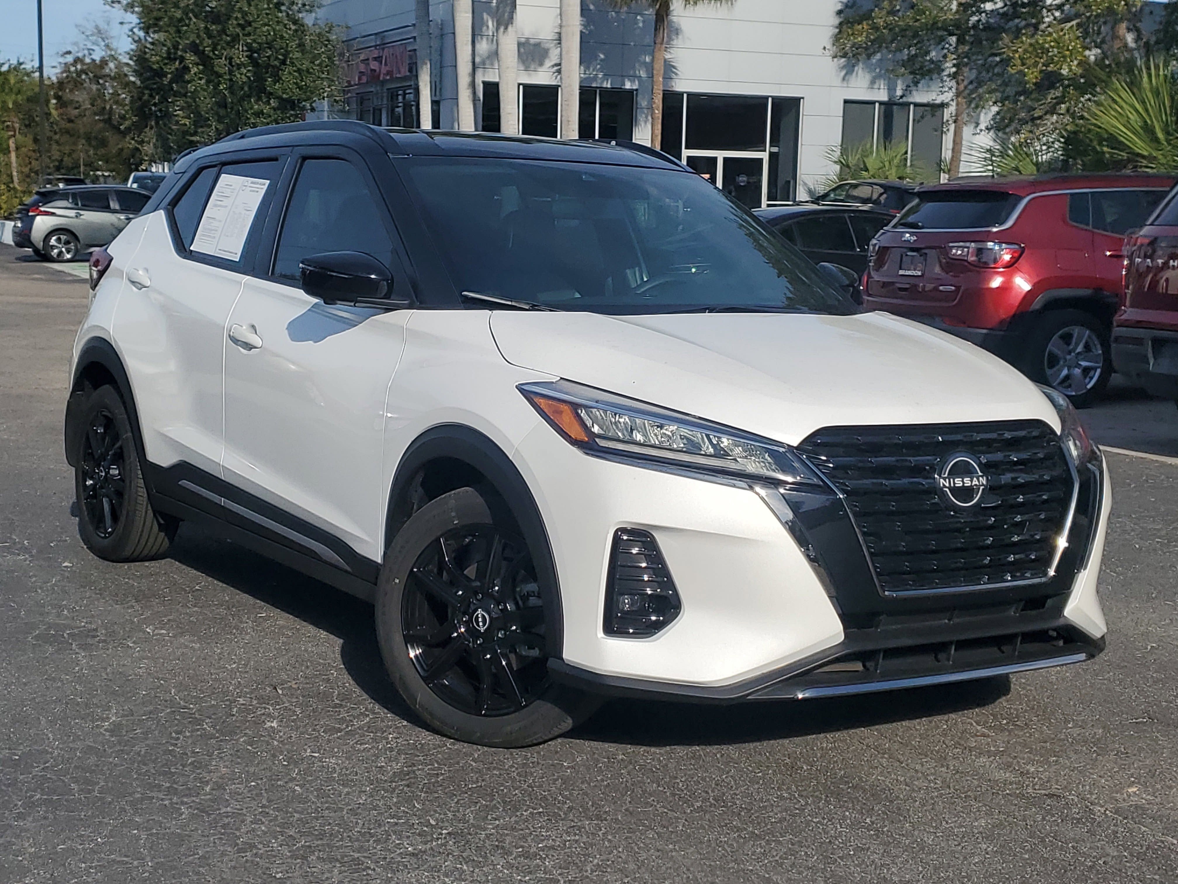 2022 Nissan Kicks SR