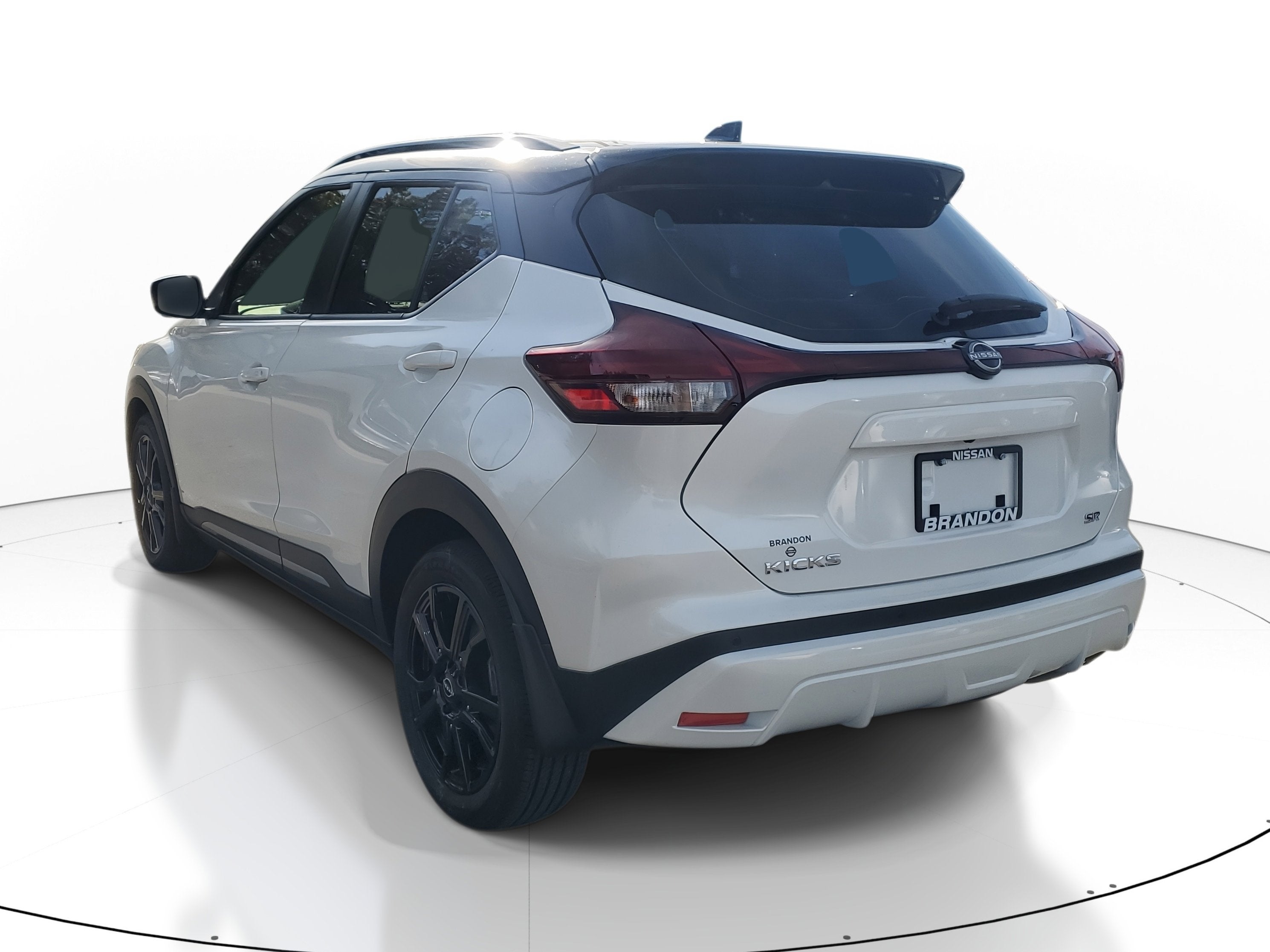 2022 Nissan Kicks SR