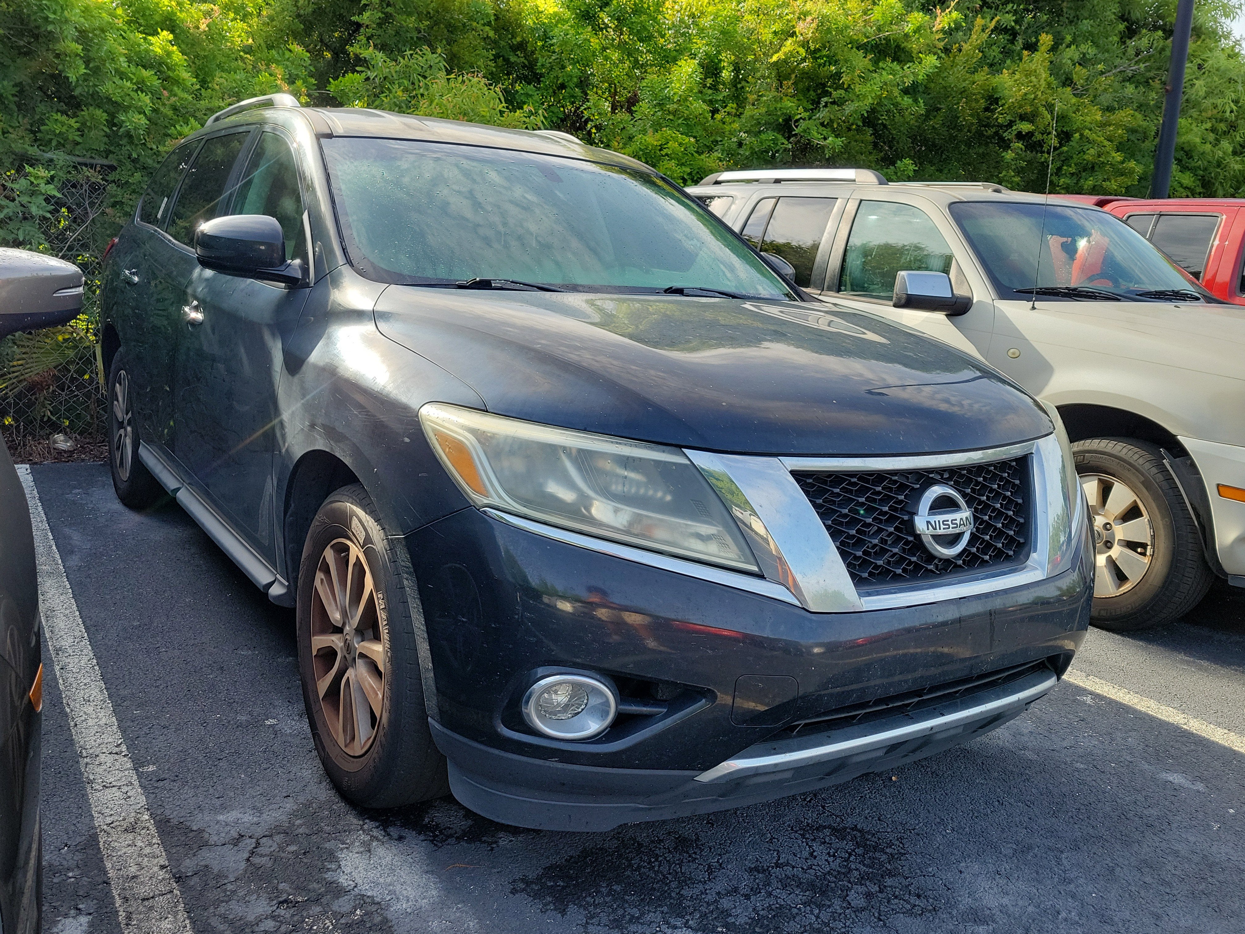 2016 Nissan Pathfinder SV 2WD's photo