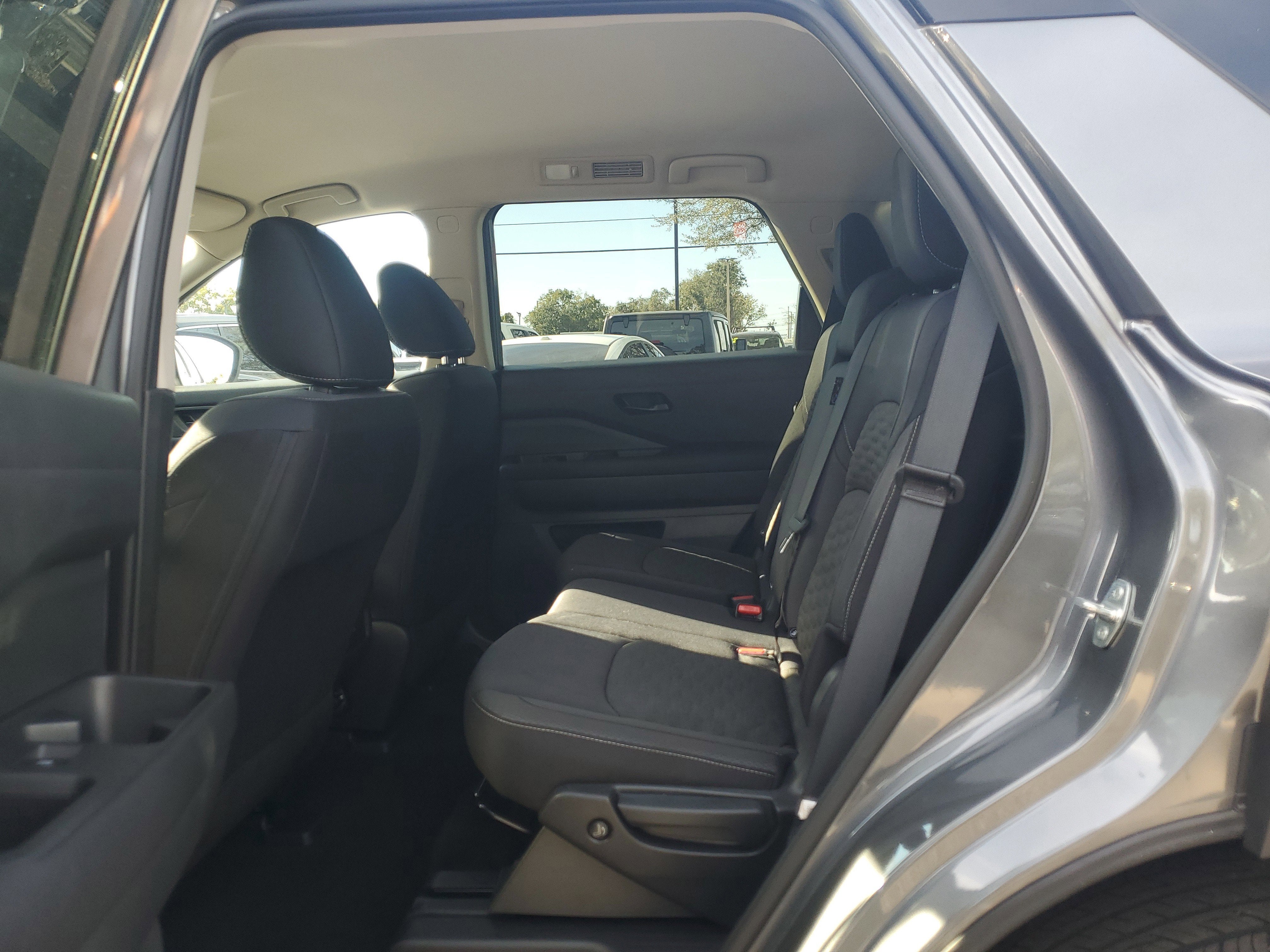 2024 Nissan Pathfinder S