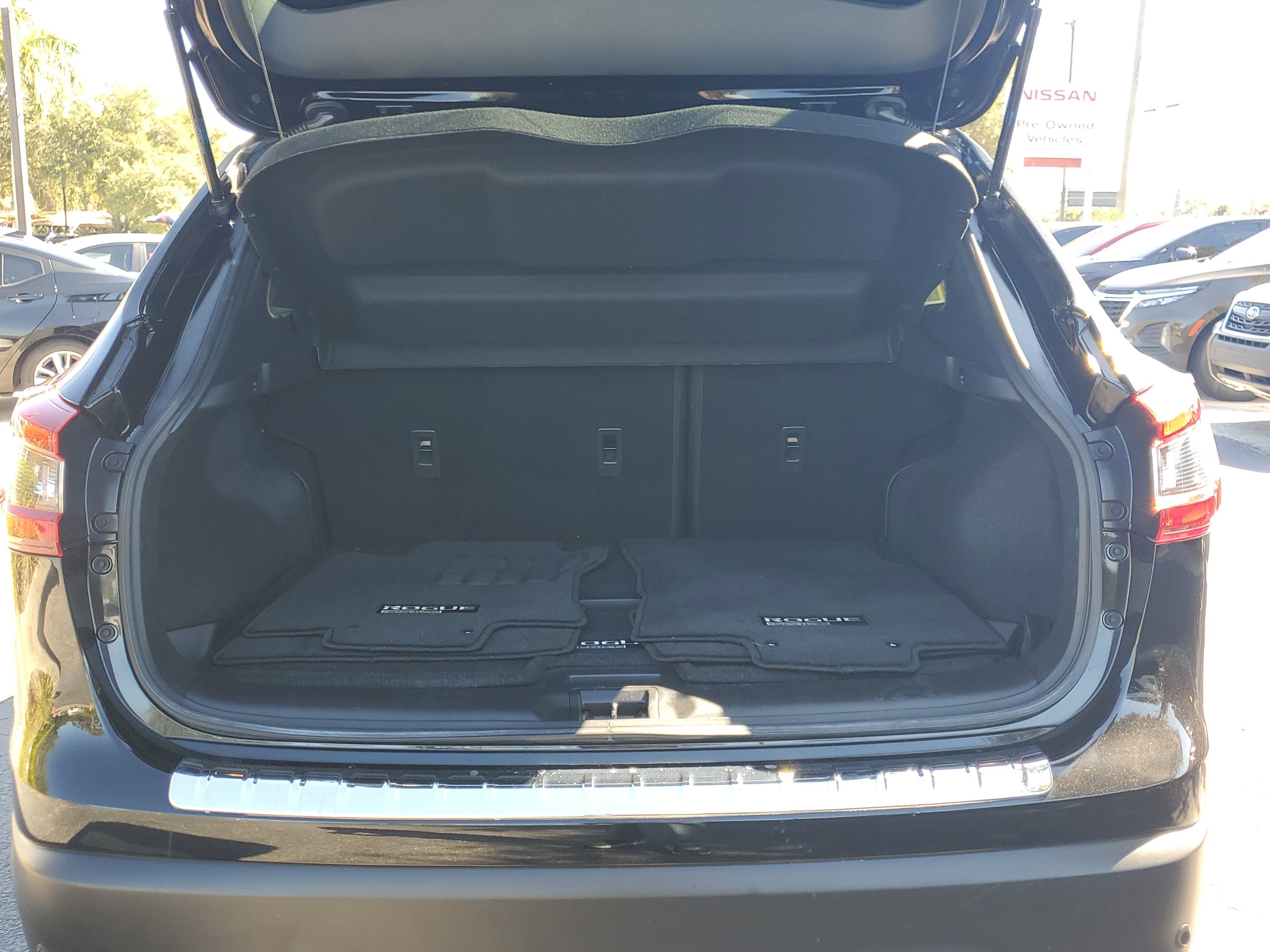 2022 Nissan Rogue Sport SV