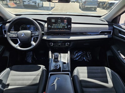 2023 Mitsubishi Outlander SE