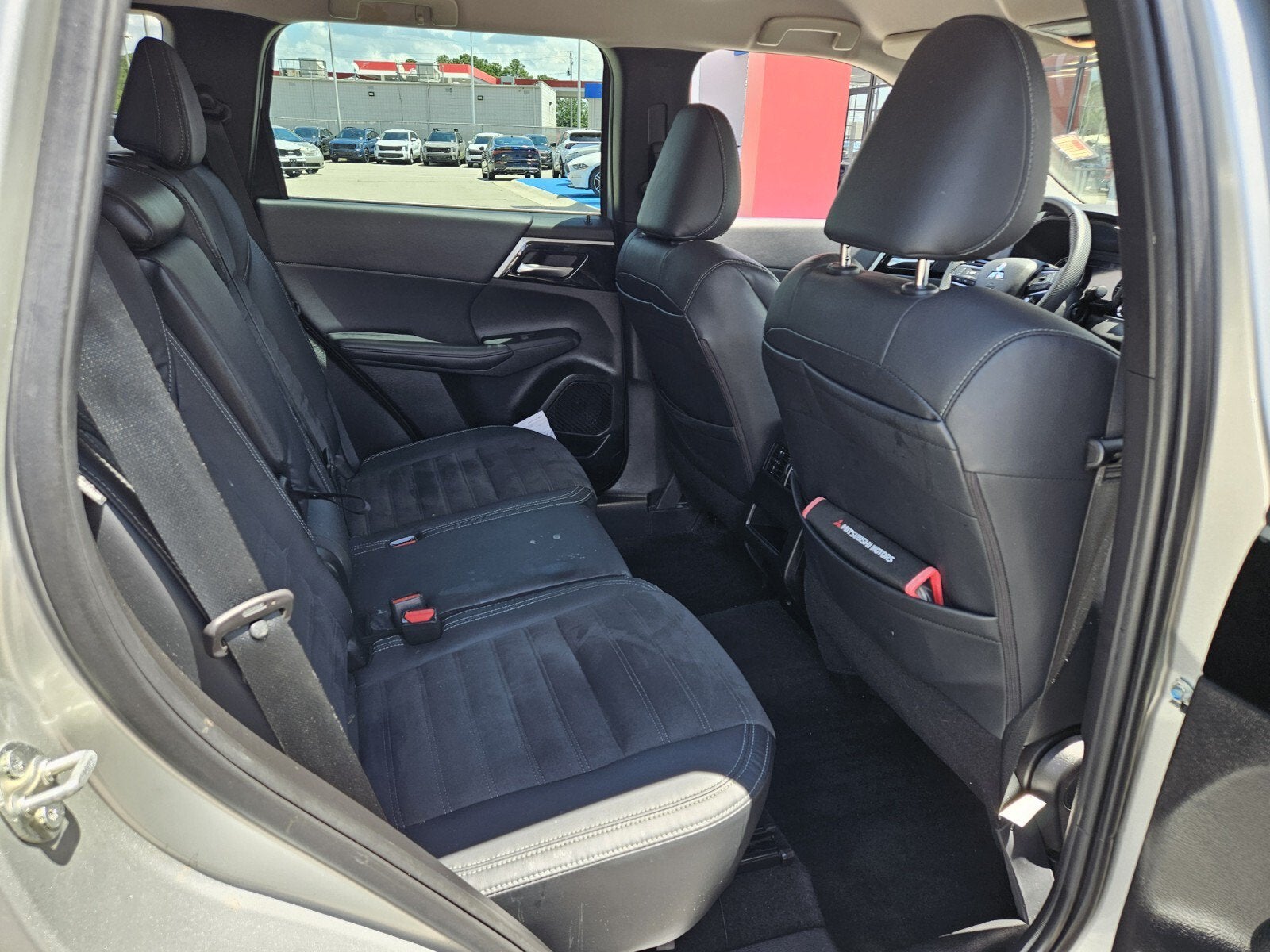 2023 Mitsubishi Outlander SE
