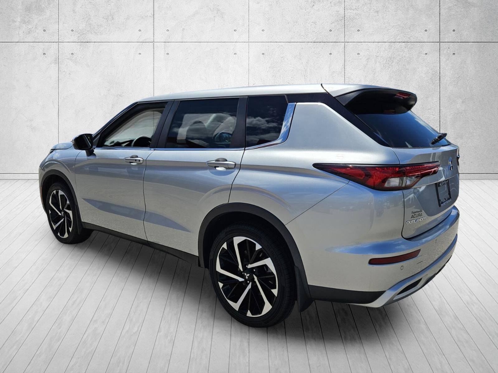 2023 Mitsubishi Outlander SE