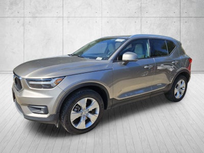 2022 Volvo XC40 Momentum