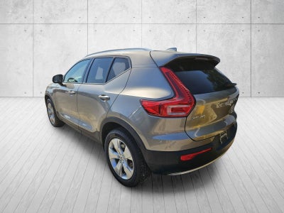 2022 Volvo XC40 Momentum