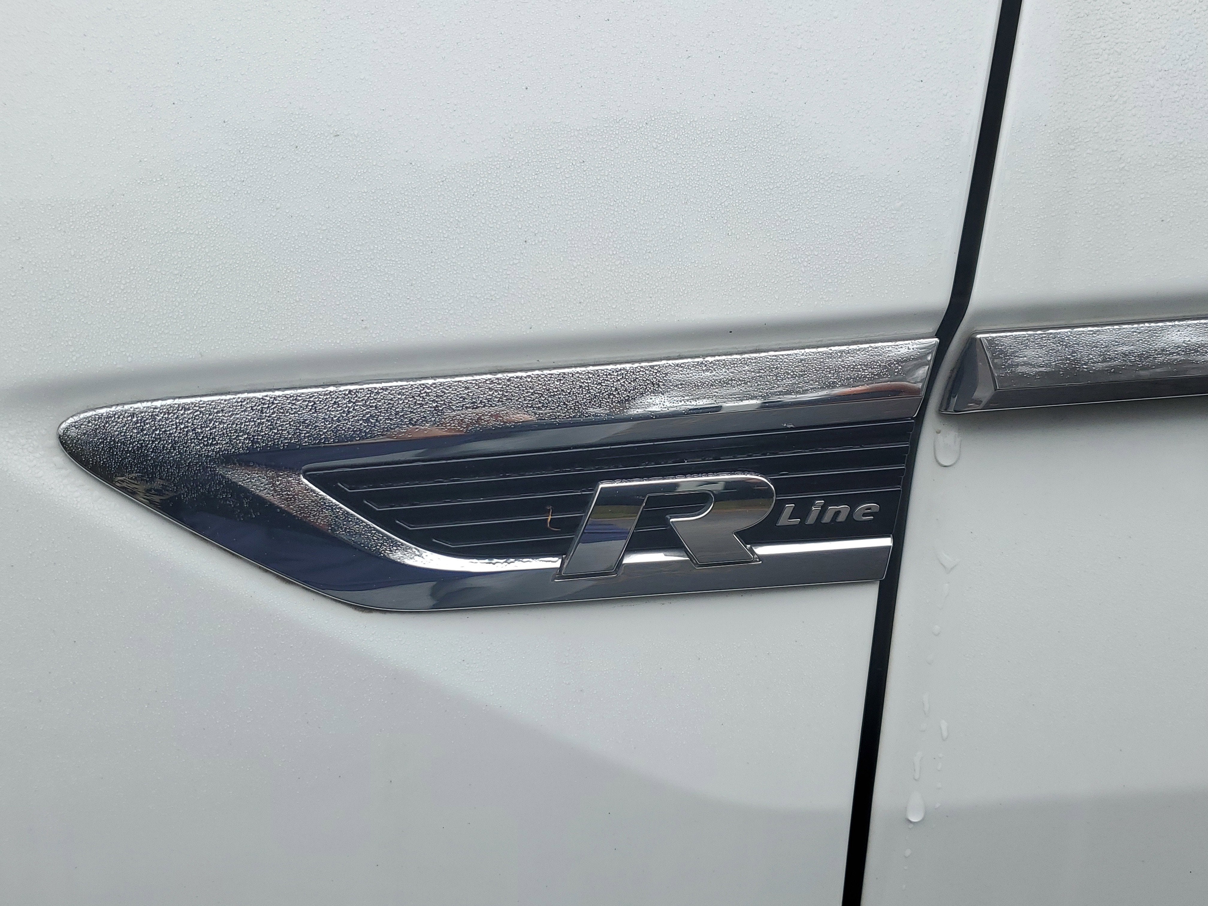 2021 Volkswagen Tiguan SE R-Line Black