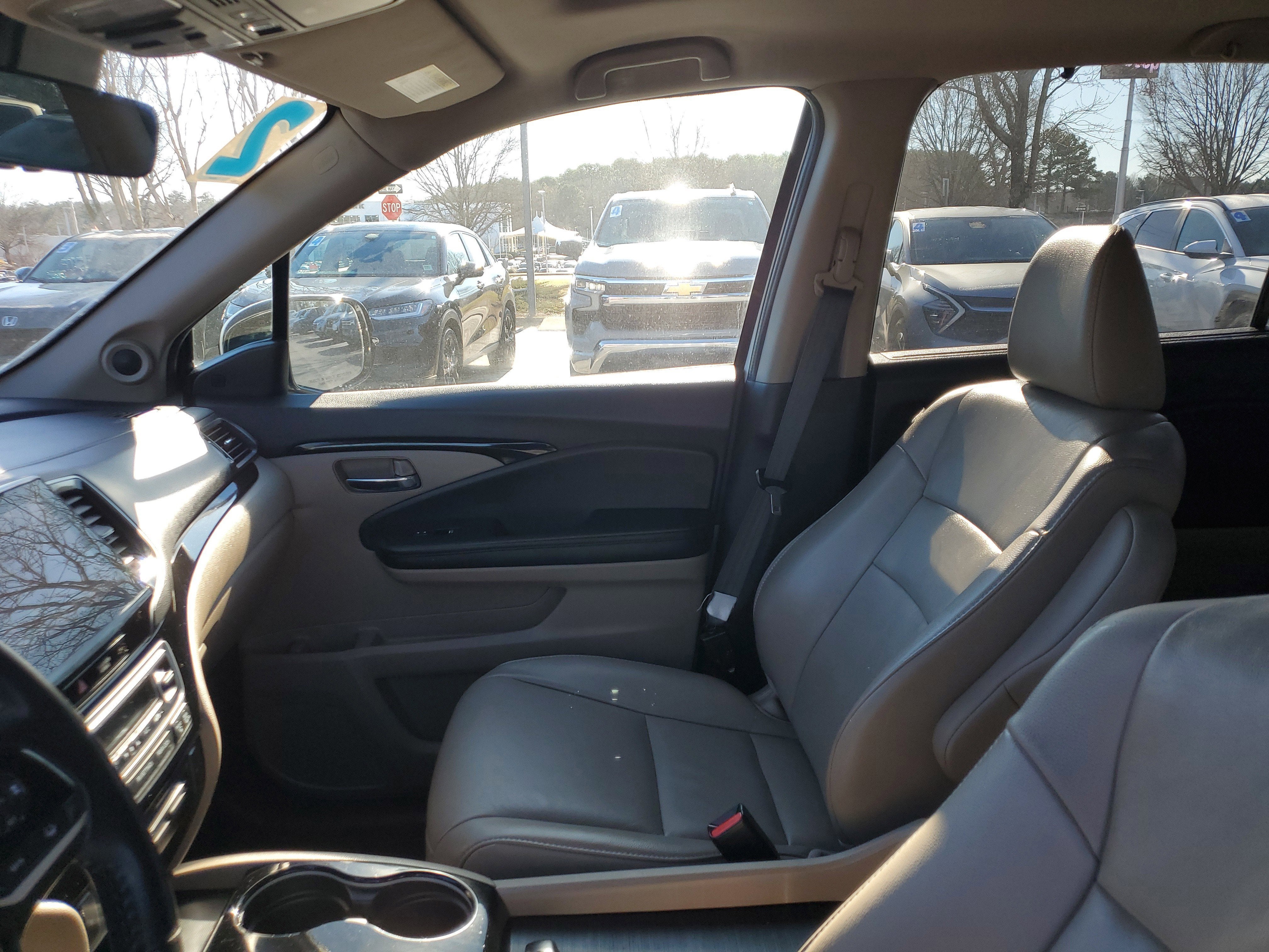 2022 Honda Pilot Touring 8-Passenger