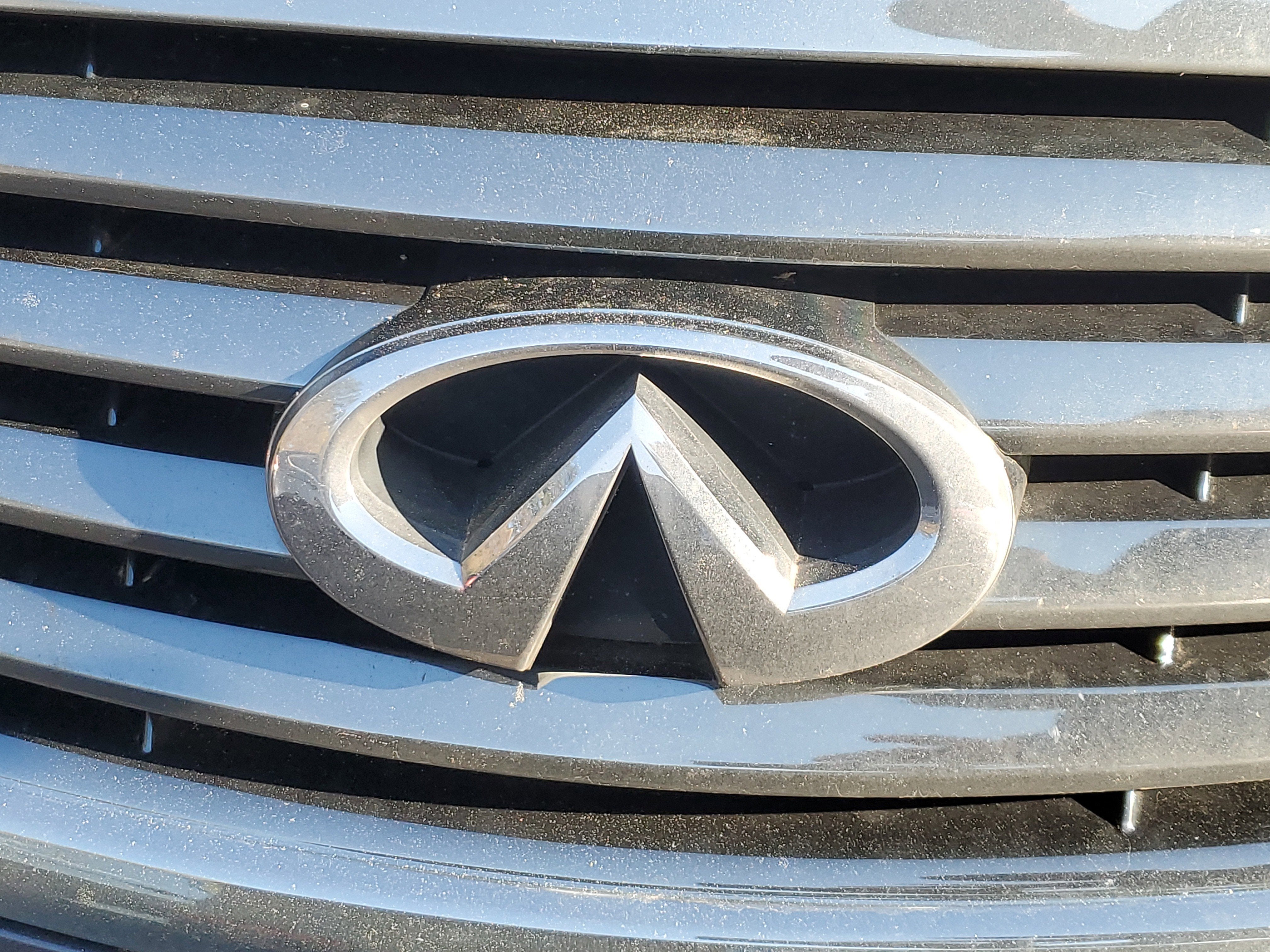 2011 INFINITI G25 Sedan x