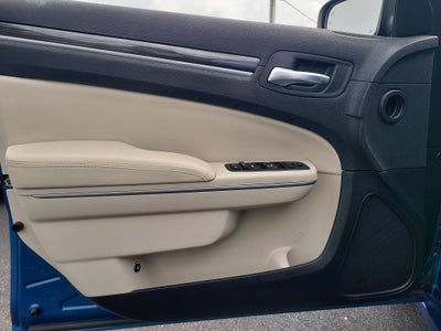 2022 Chrysler 300 Touring L