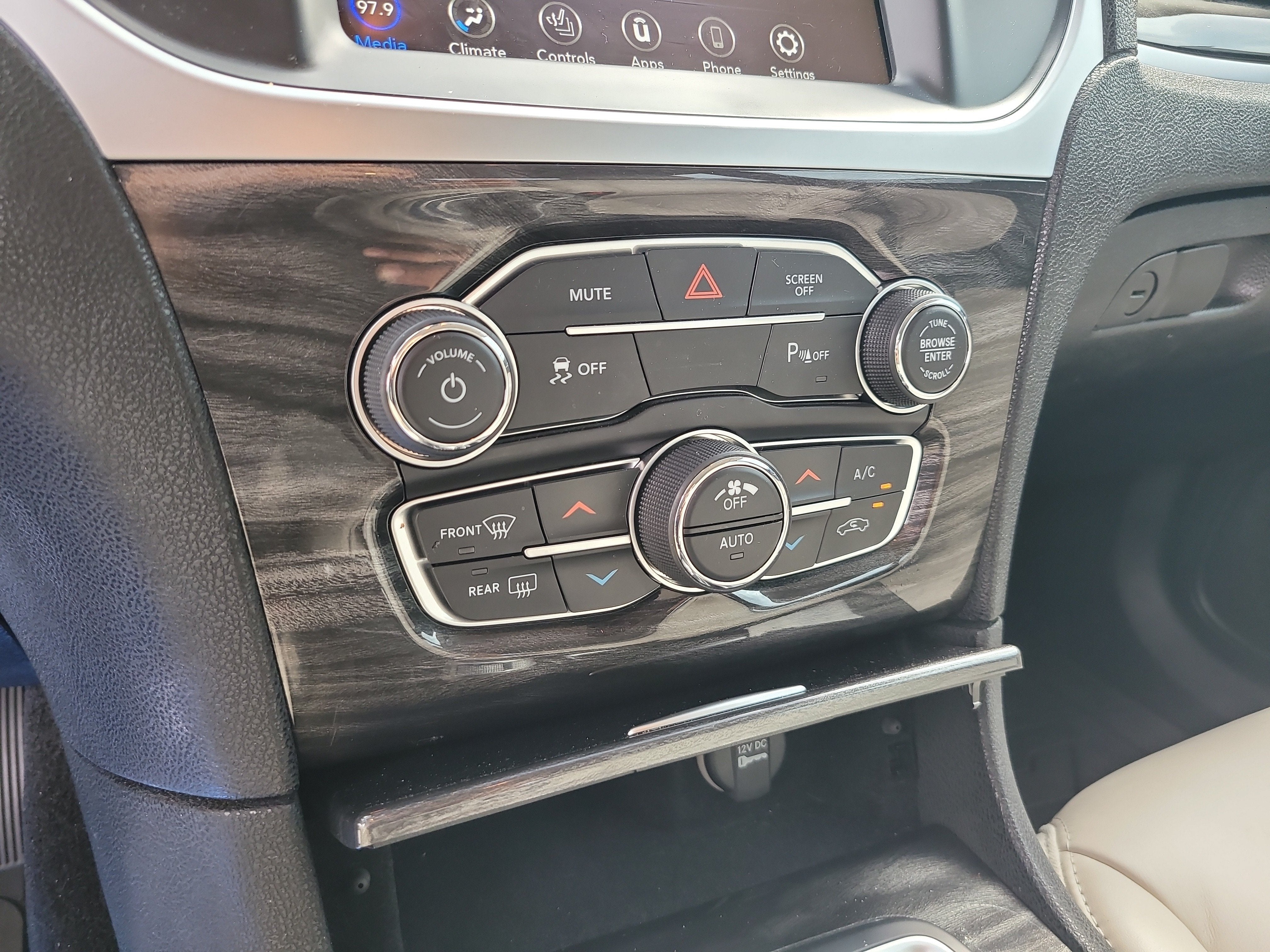 2022 Chrysler 300 Touring L