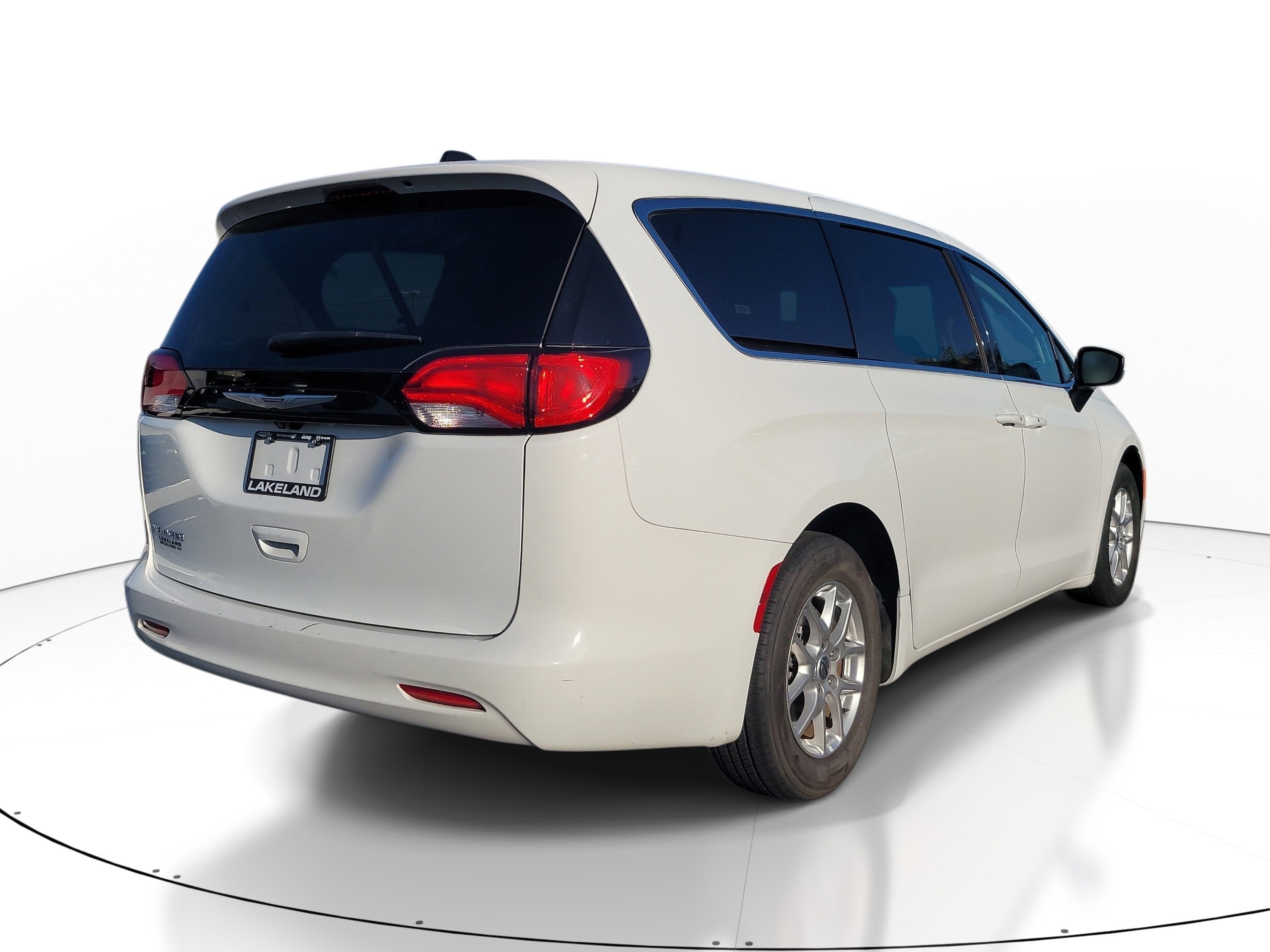 2023 Chrysler Voyager LX