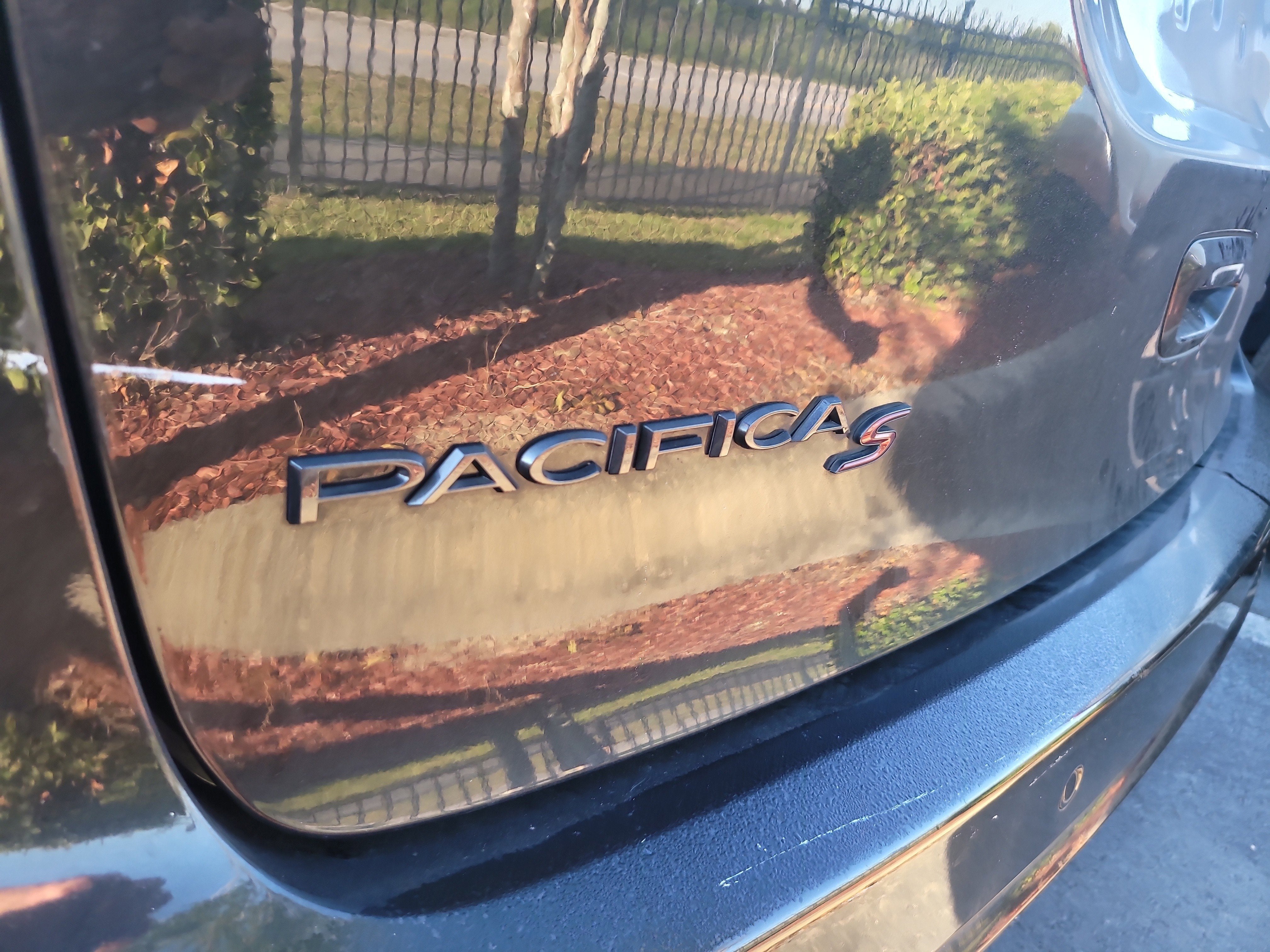 2020 Chrysler Pacifica Red S