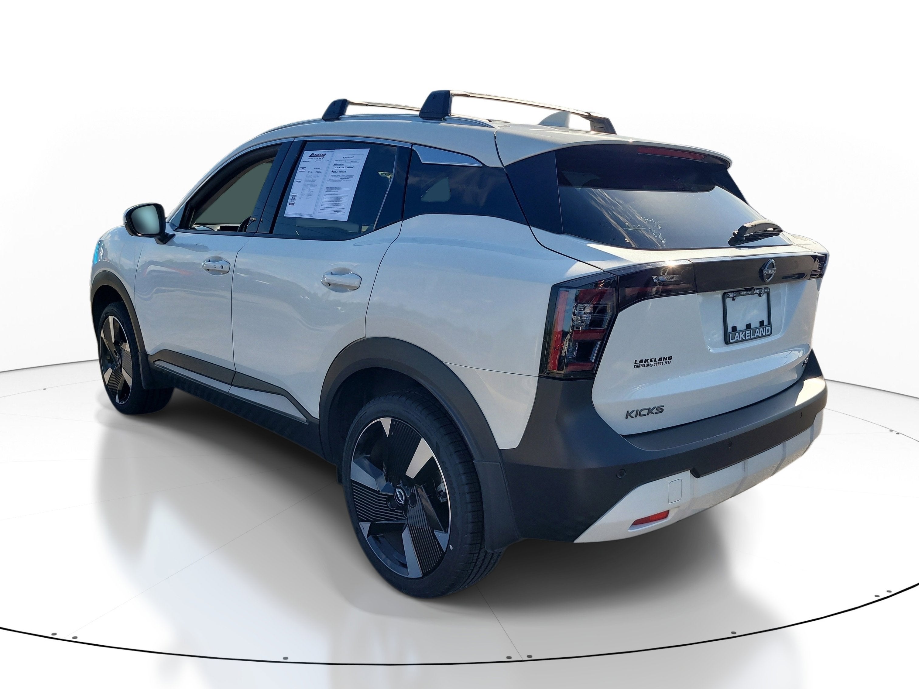 2025 Nissan Kicks SR