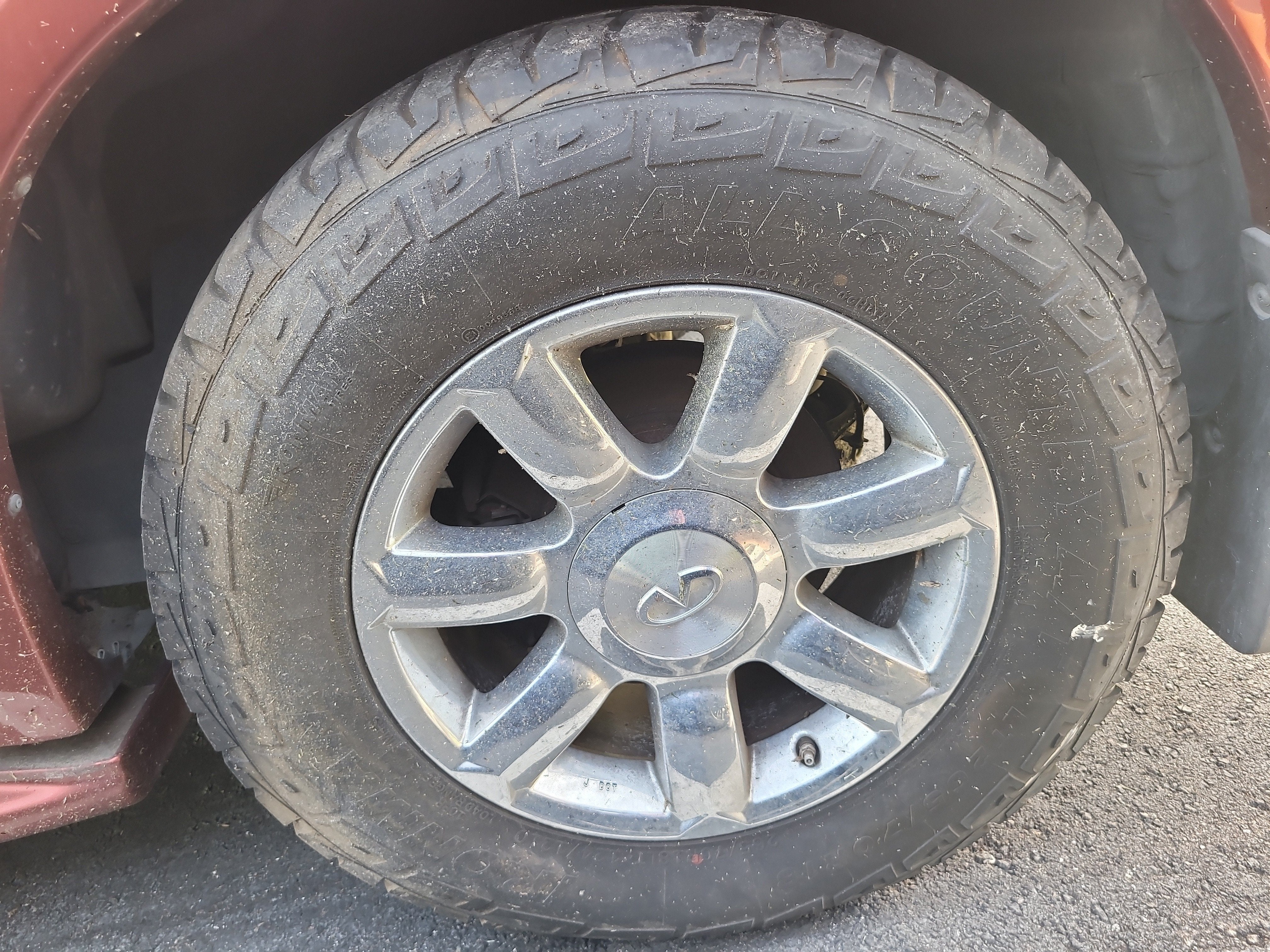 2004 INFINITI QX56 Base