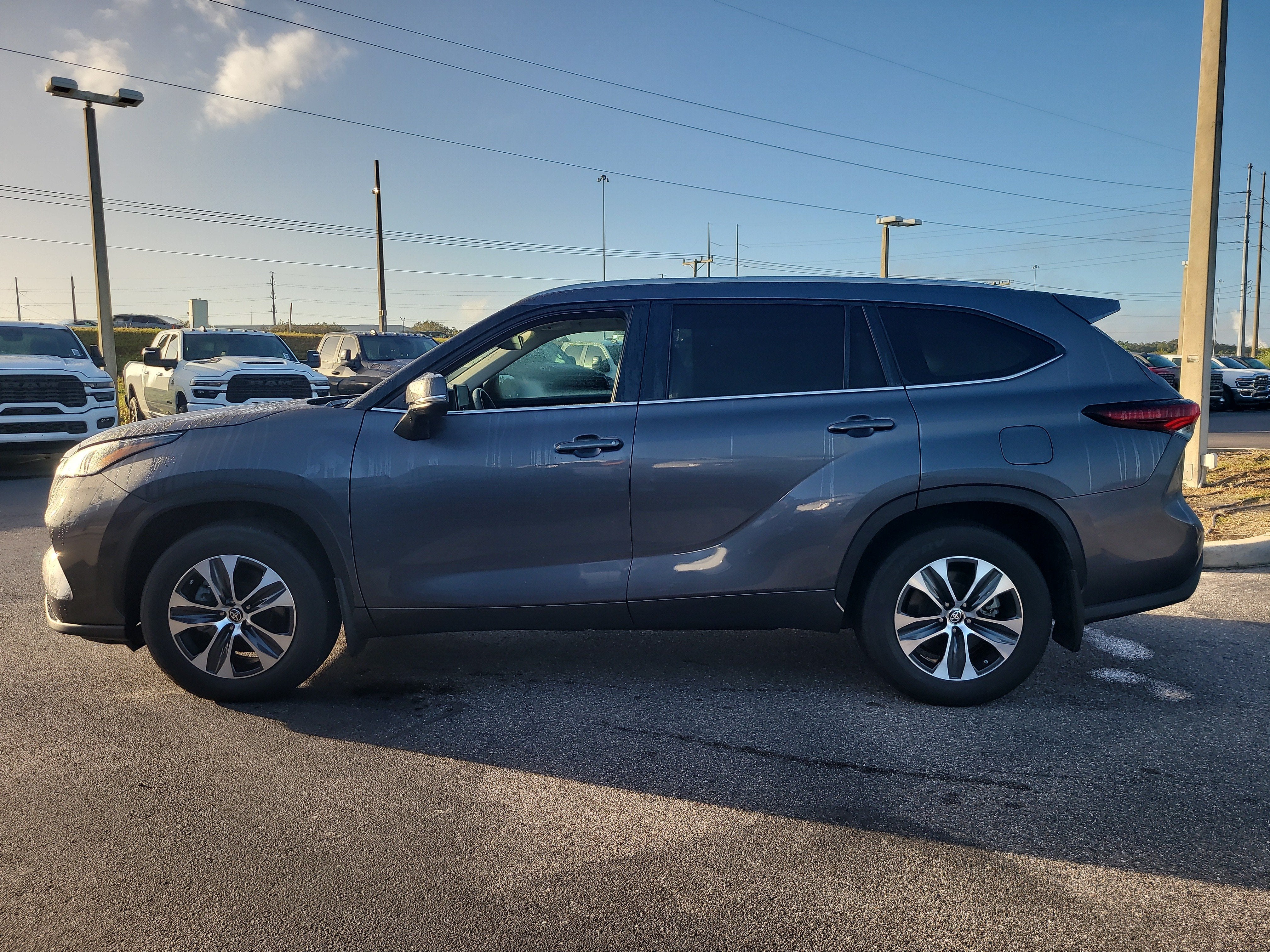 2024 Toyota Highlander LE
