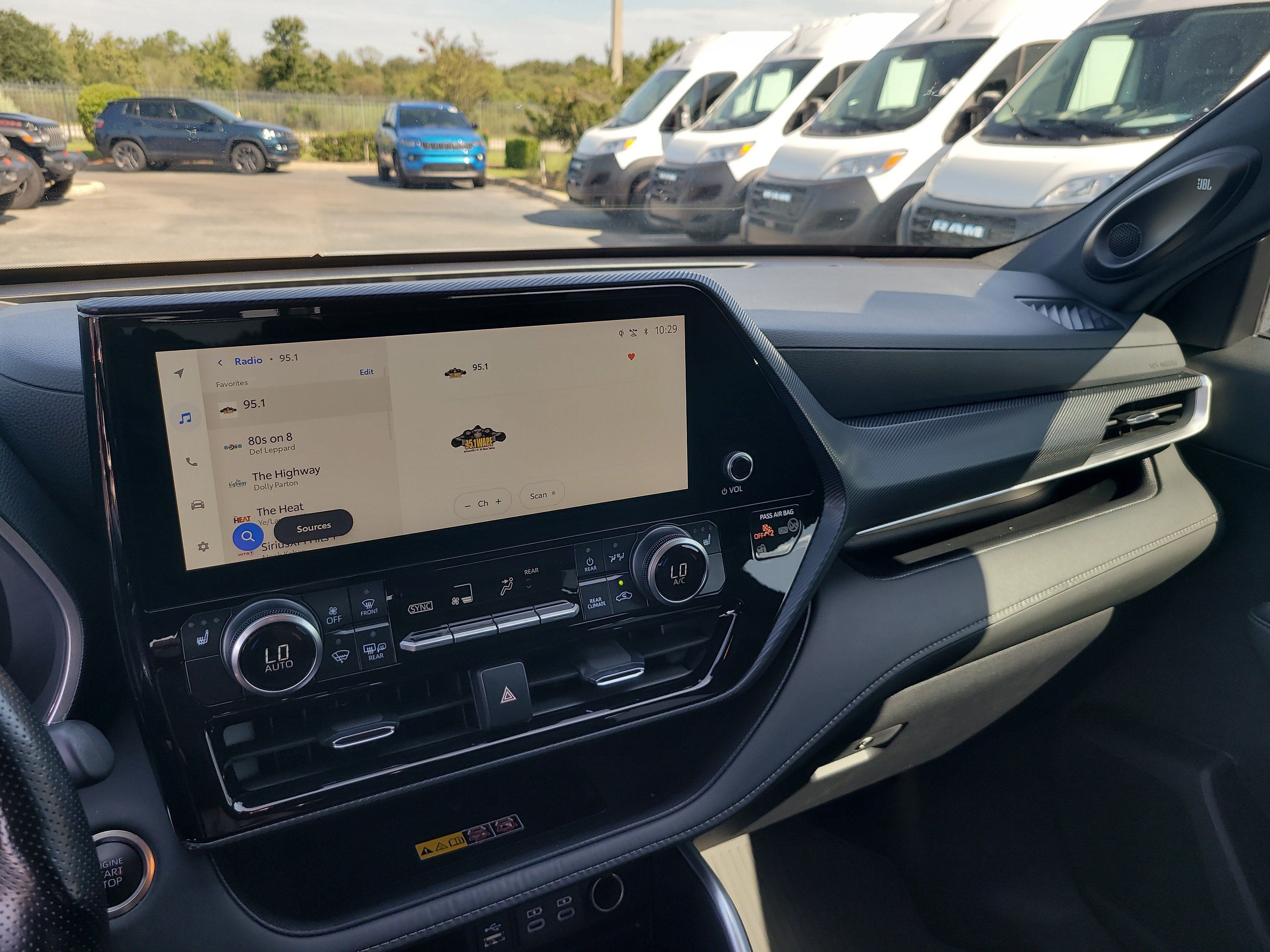 2025 Toyota Highlander LE