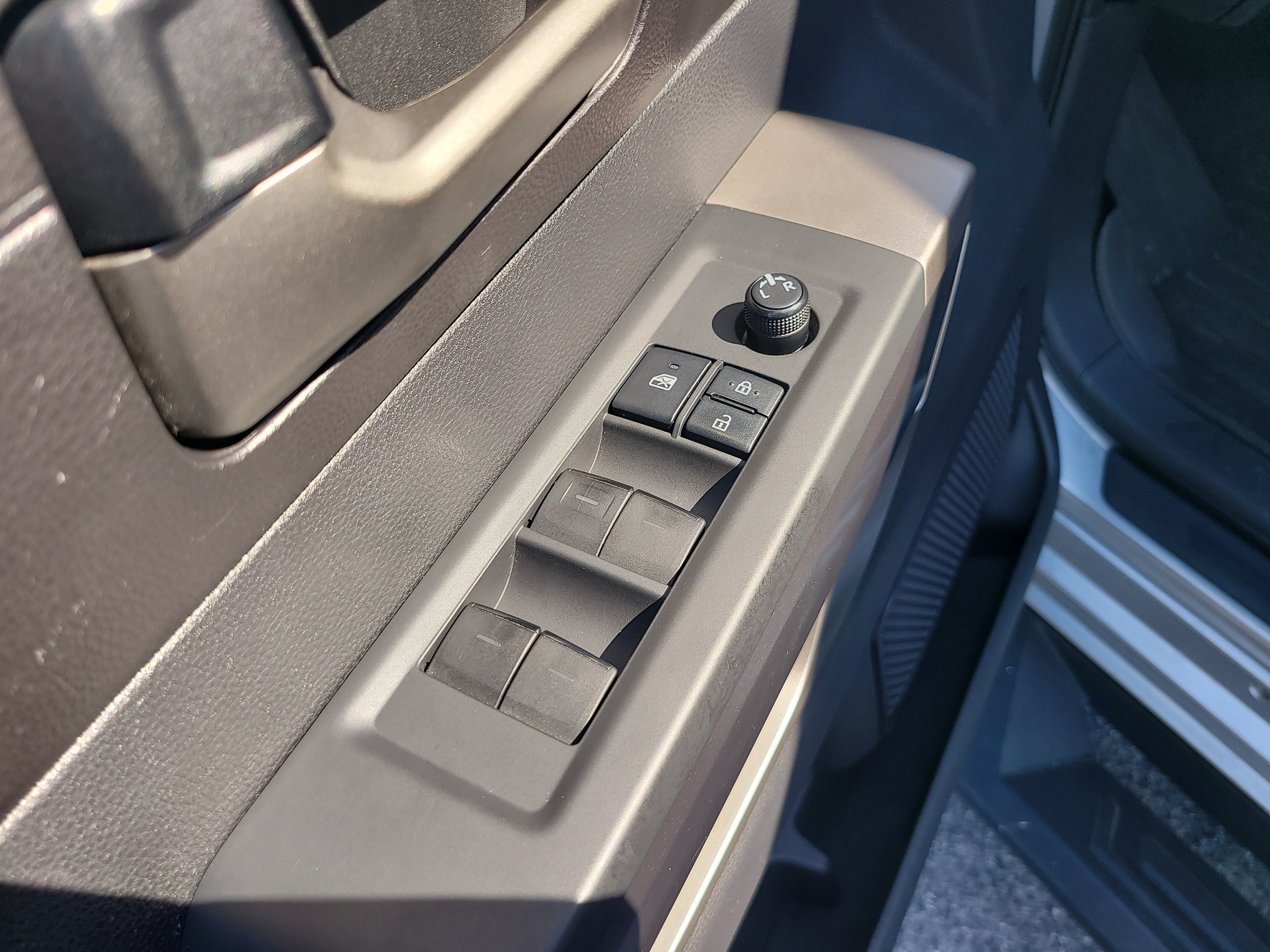 2022 Toyota Tundra 2WD SR5