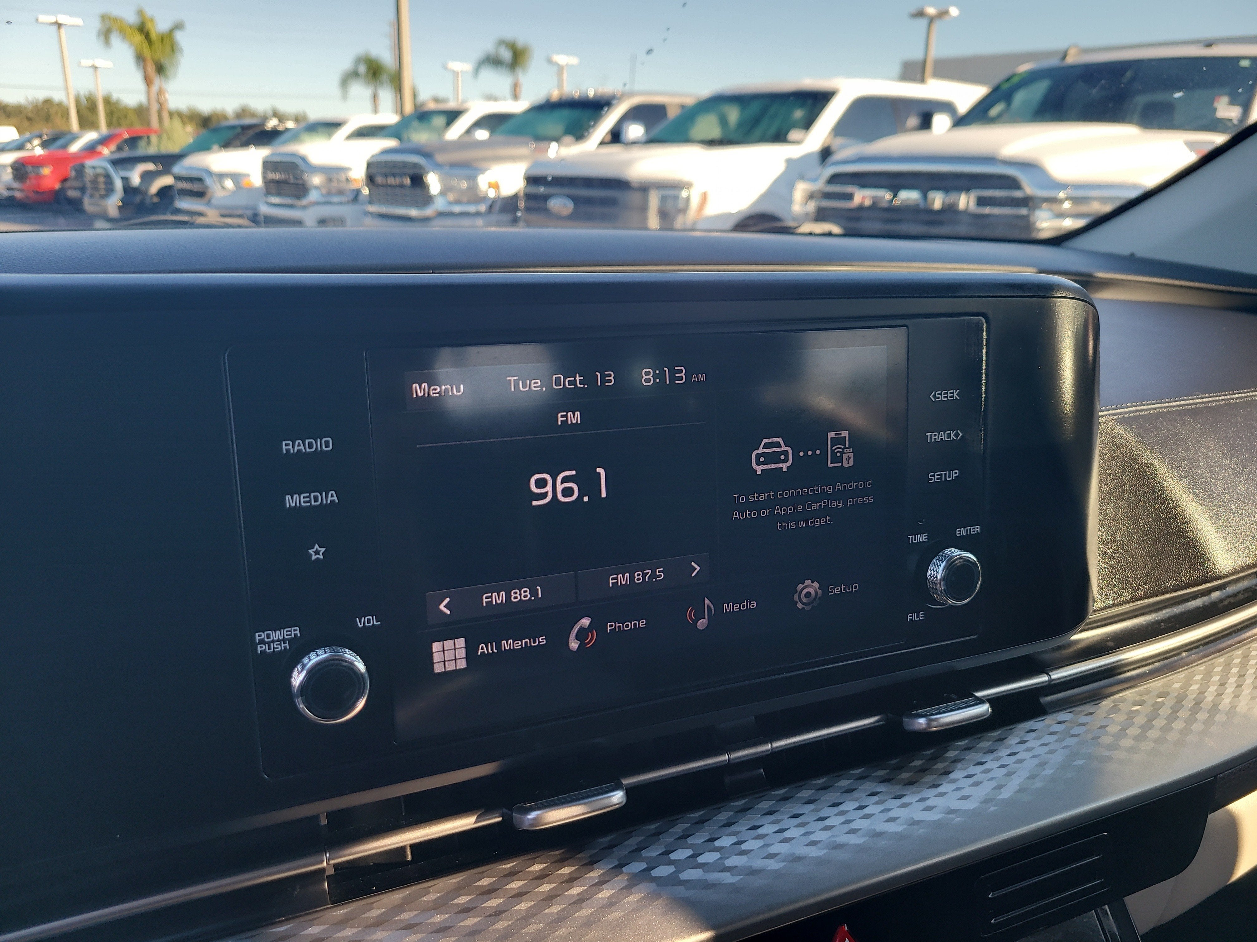 2024 Kia Carnival LX
